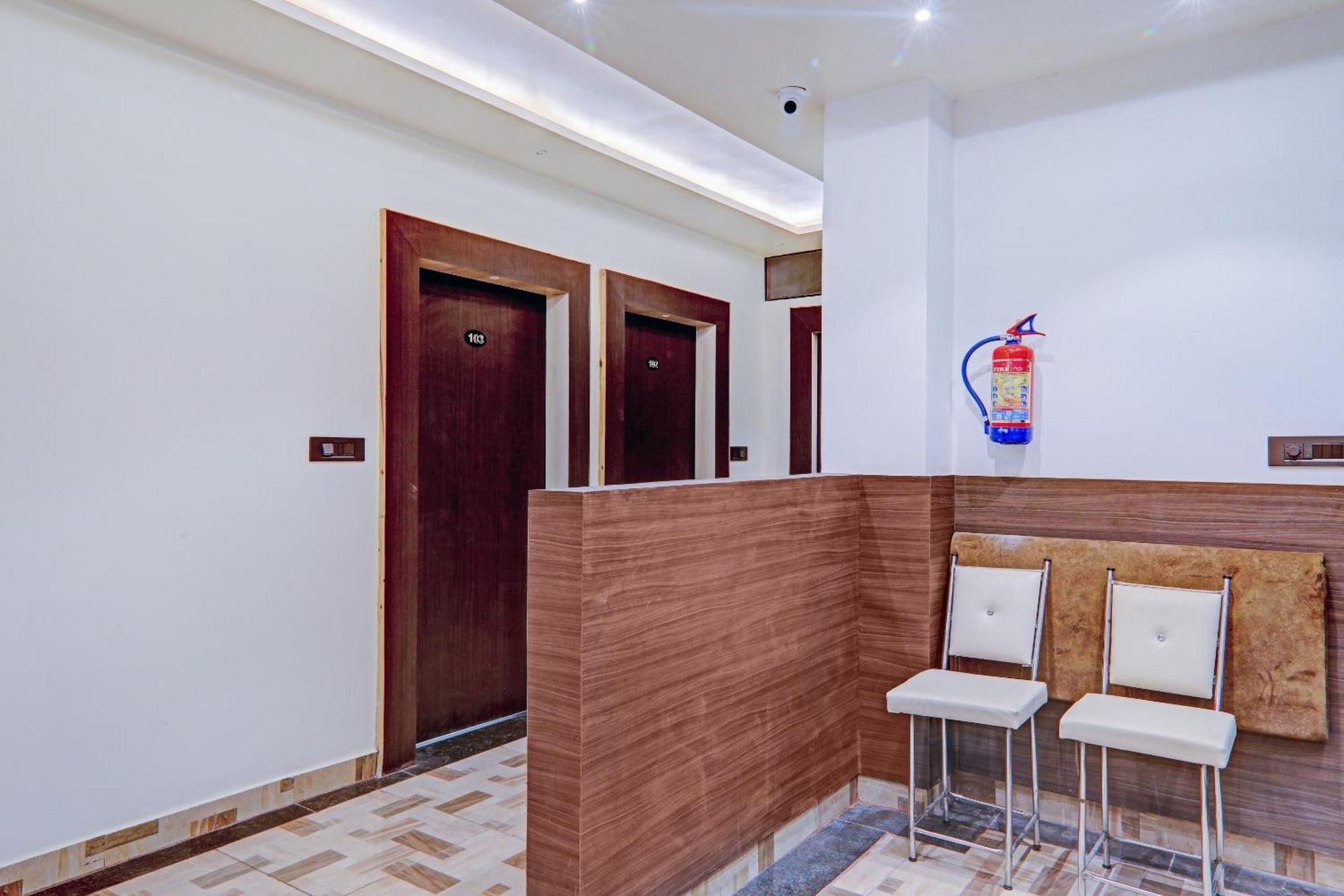 Super Townhouse Riddhi Residency Ξενοδοχείο Λάκναου Εξωτερικό φωτογραφία