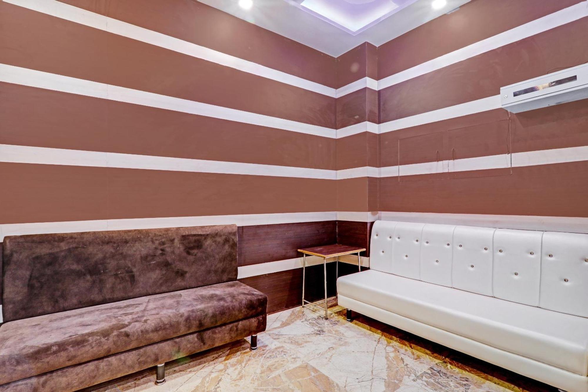 Super Townhouse Riddhi Residency Ξενοδοχείο Λάκναου Εξωτερικό φωτογραφία