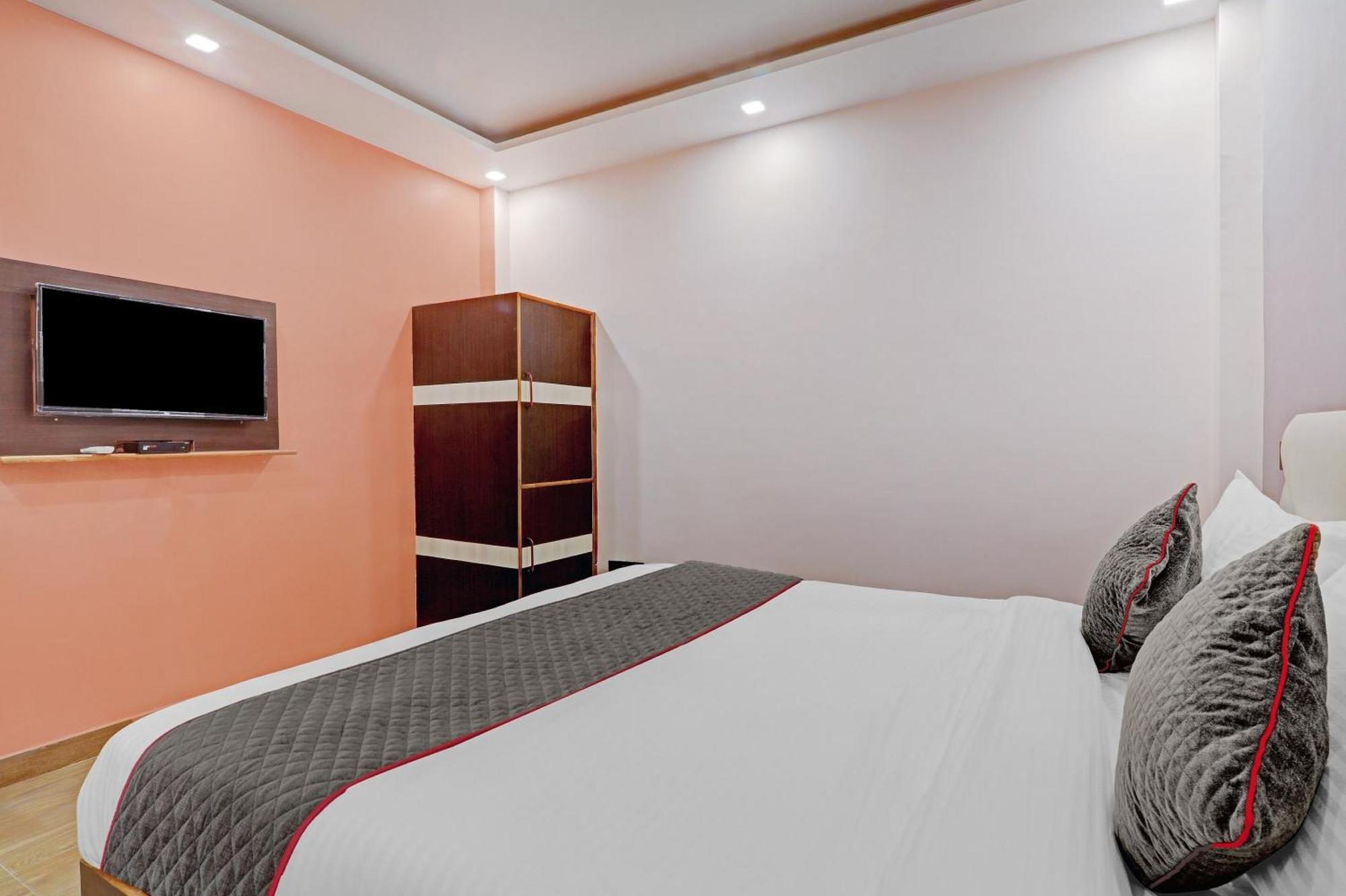 Super Townhouse Riddhi Residency Ξενοδοχείο Λάκναου Εξωτερικό φωτογραφία