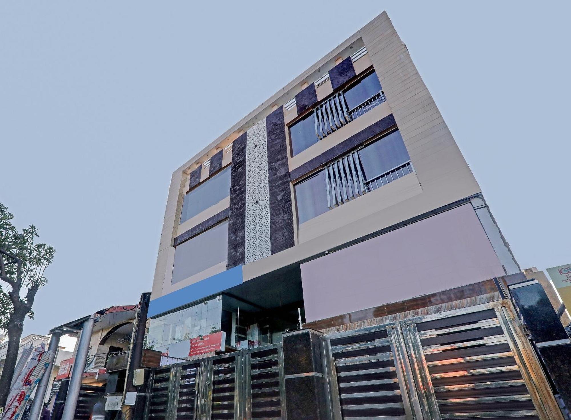 Super Townhouse Riddhi Residency Ξενοδοχείο Λάκναου Εξωτερικό φωτογραφία