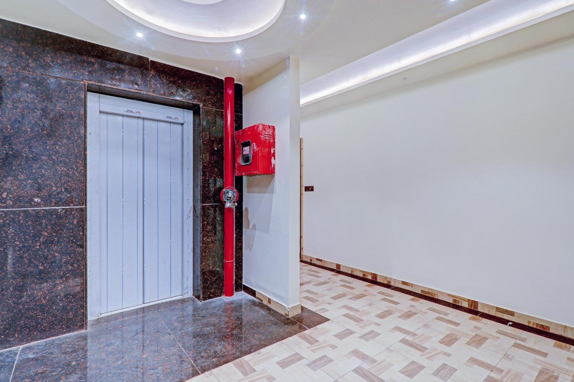 Super Townhouse Riddhi Residency Ξενοδοχείο Λάκναου Εξωτερικό φωτογραφία