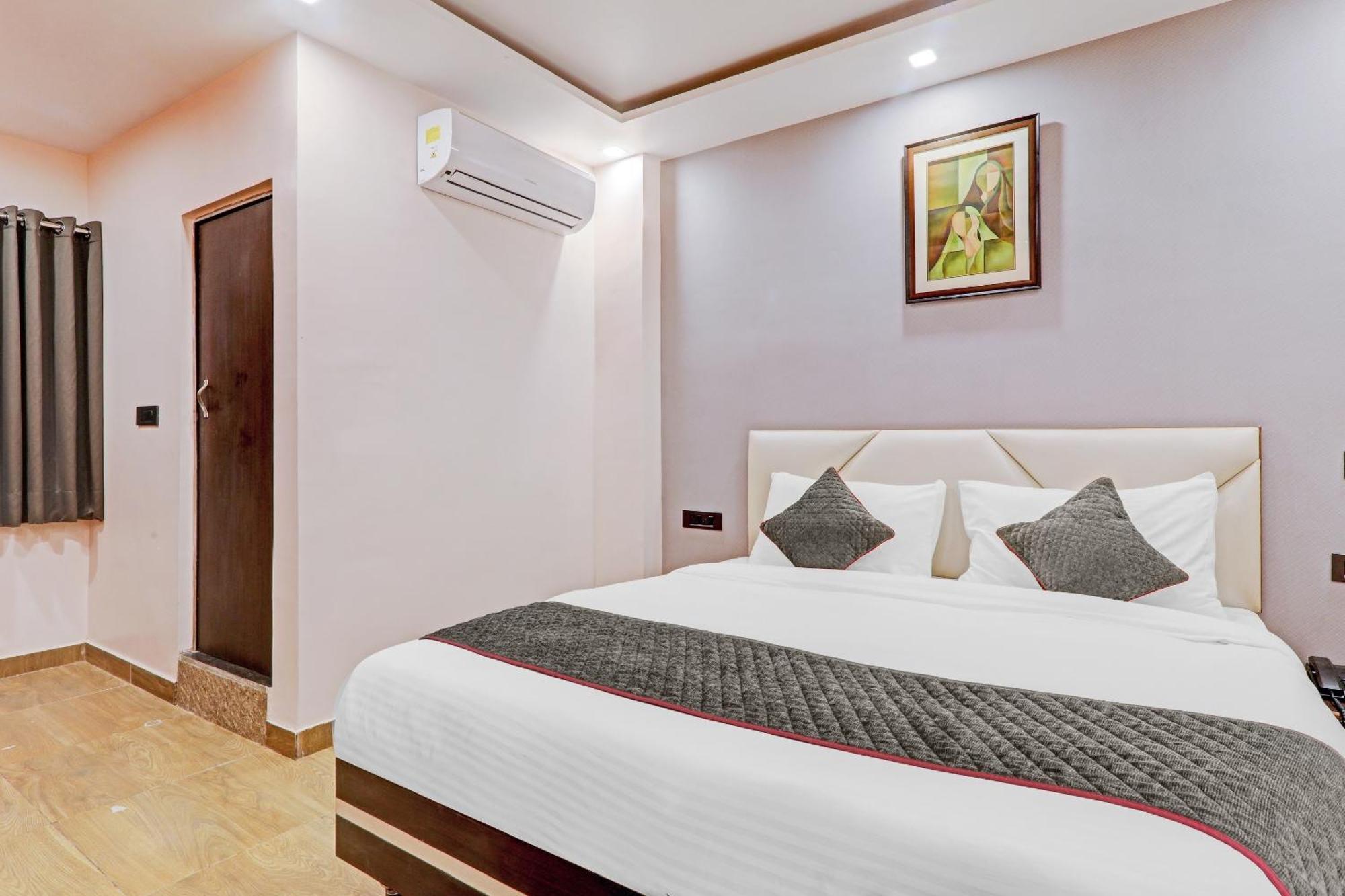 Super Townhouse Riddhi Residency Ξενοδοχείο Λάκναου Εξωτερικό φωτογραφία