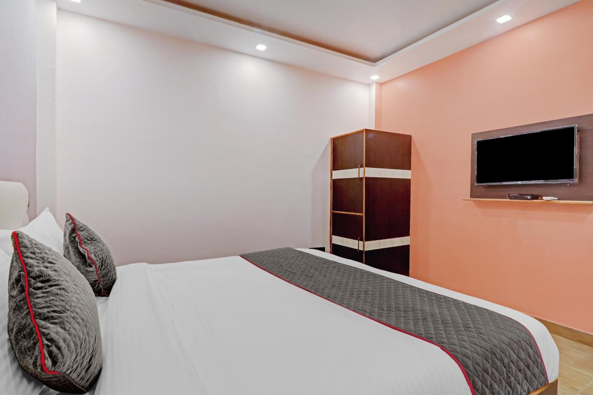Super Townhouse Riddhi Residency Ξενοδοχείο Λάκναου Εξωτερικό φωτογραφία