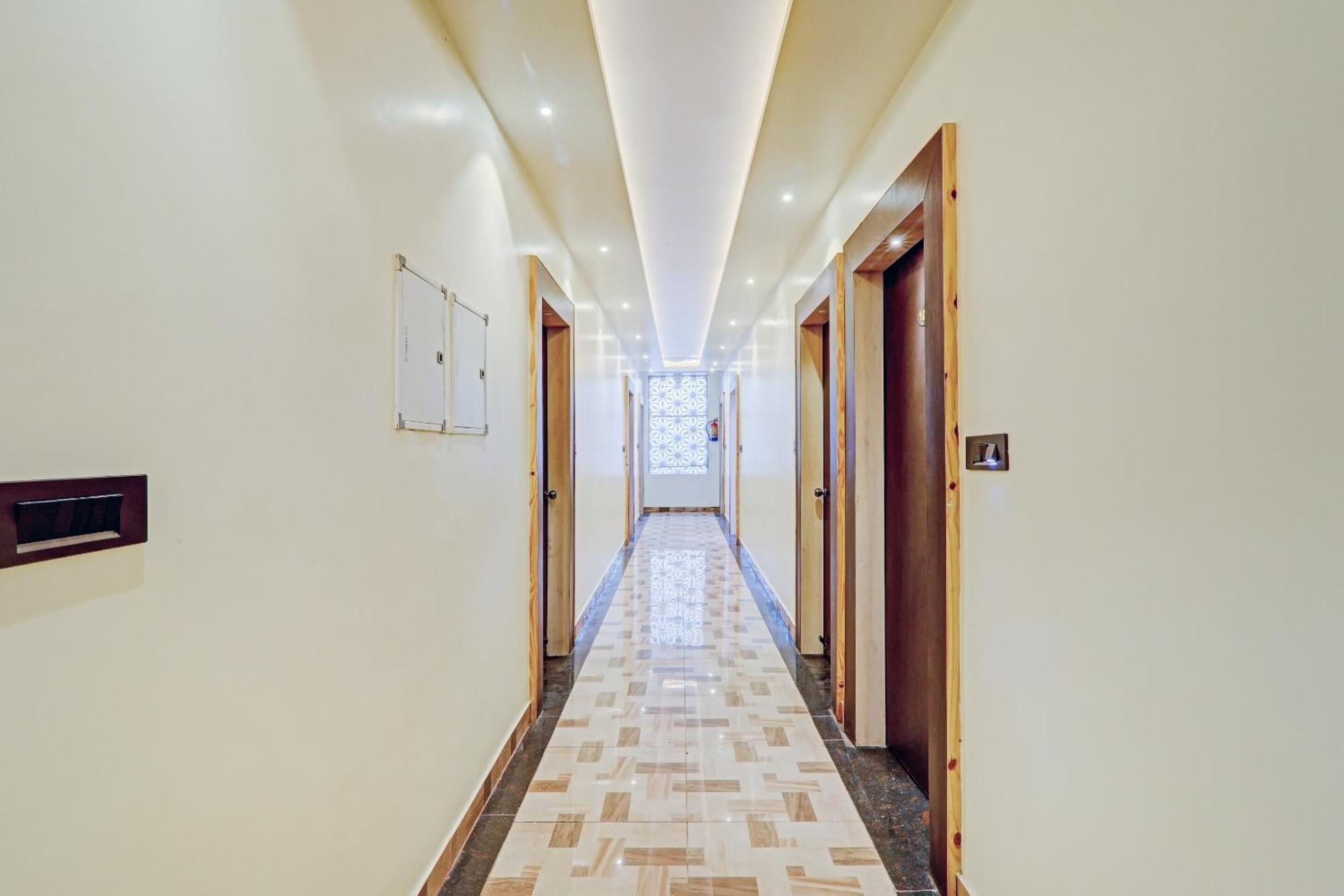 Super Townhouse Riddhi Residency Ξενοδοχείο Λάκναου Εξωτερικό φωτογραφία